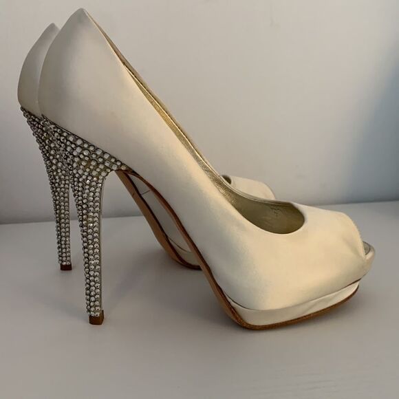 Giuseppe Zanotti Ivory Satin Wedding Peep Toe Crystal Heels Sz EU 37 US 7 Bridal - Picture 2 of 12